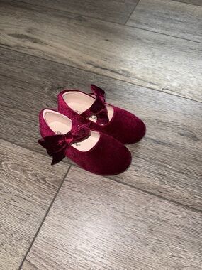 Girls Velvet Bow Dress Shoes in Burgundy